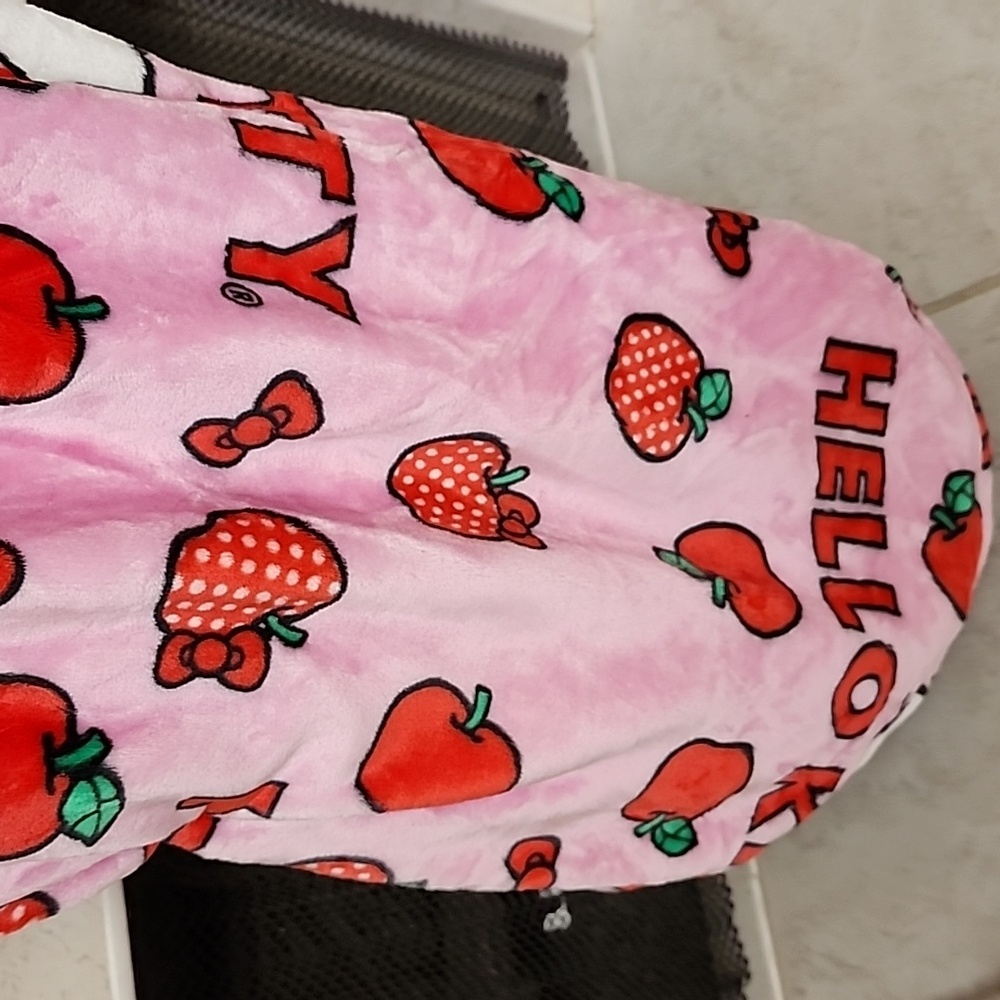 ๐ HELLO KITTY PLUSH CLOUD THROW ๐ - Picture 3 of 8